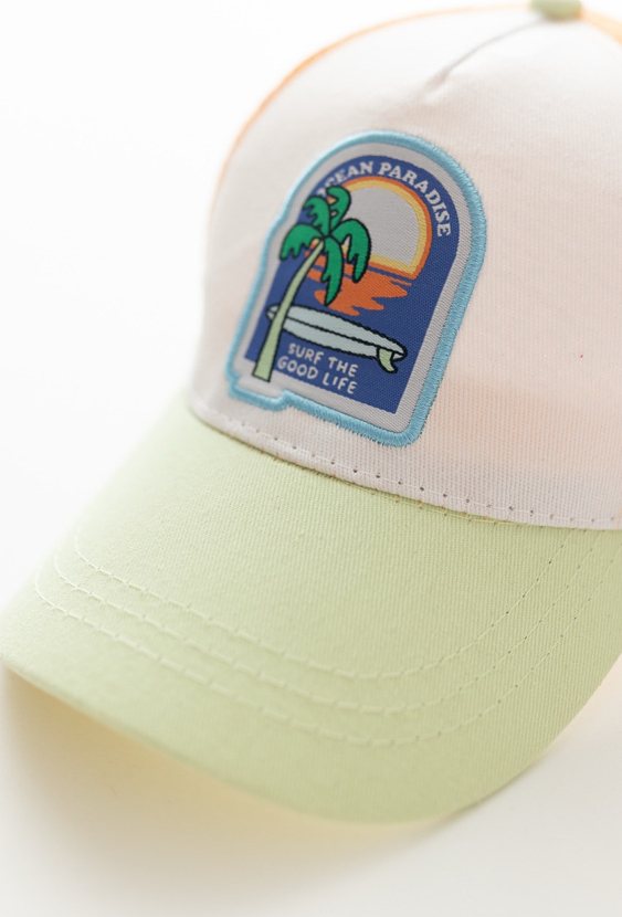 Czapka z daszkiem z przewiewną siateczką