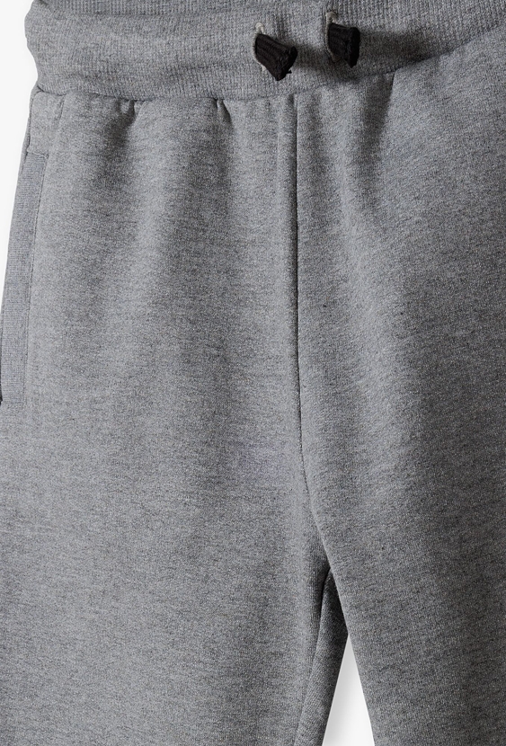 Ocieplane szare spodnie dresowe chłopięce