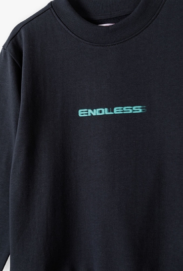 Czarna bluza chłopięca ze stójką z napisem