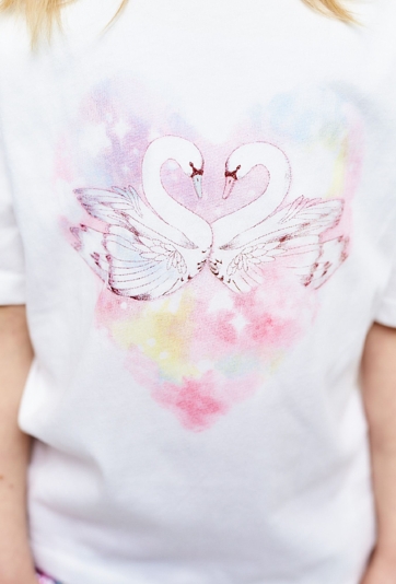 Biały t-shirt z nadrukiem łabędzi