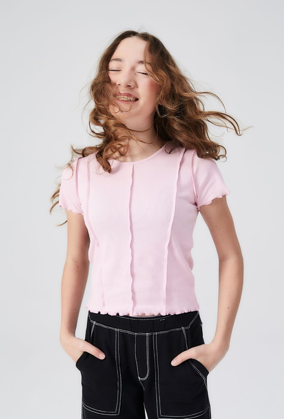 Różowy dopasowany t-shirt dziewczęcy w prążki - Lincoln&Sharks