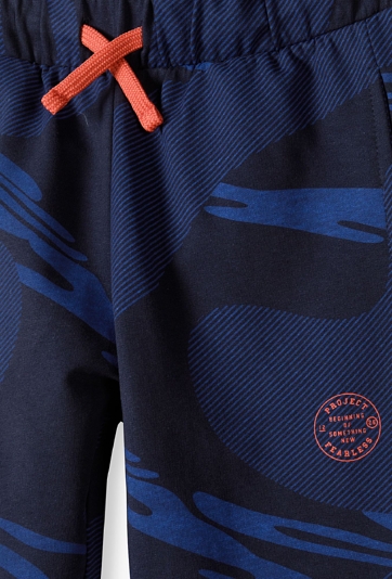 Spodnie dresowe chłopięce regular-granatowe moro