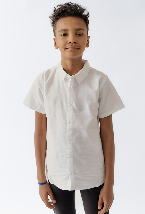 Biała koszula z krótkim rękawem