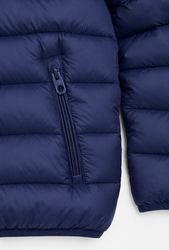 Pikowana kurtka ocieplana dla chłopca z kapturem