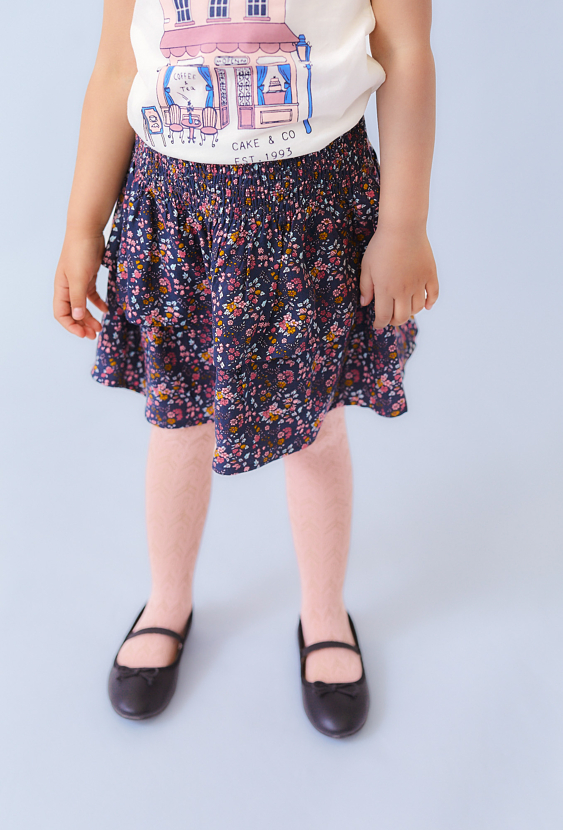 Granatowa spódnica dziewczęca w kwiaty – 100% wiskoza