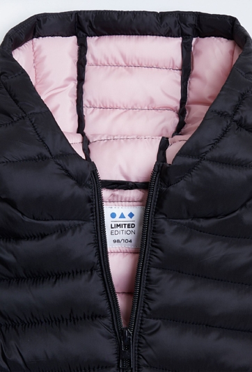 Czarna pikowana, lekka kurtka przejściowa dla dziewczynki