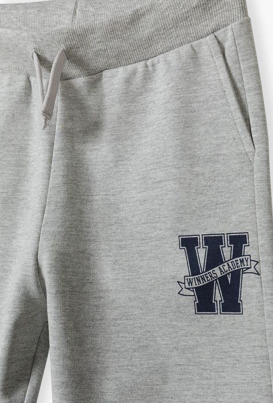 Szare chłopięce spodnie dresowe