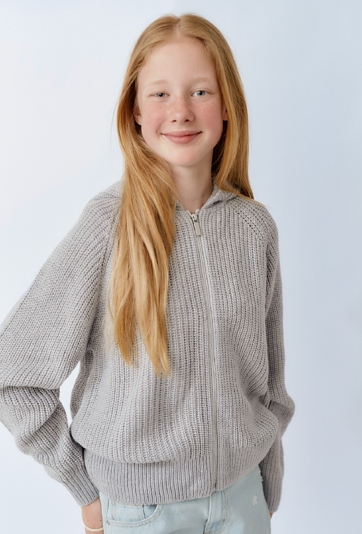 Szary sweter rozpinany z kapturem