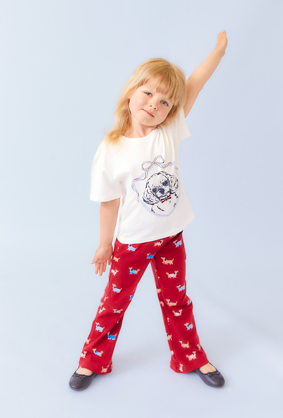 Koszulka dziewczęca ecru z nadrukiem psa – luźny krój.