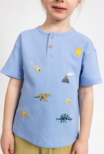 Koszulka chłopięca z waflowej dzianiny z haftami dinozaurów