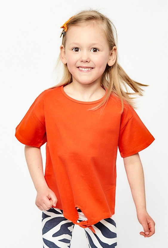 T-shirt dziewczęcy czerwony z ozdobnym wiązaniem