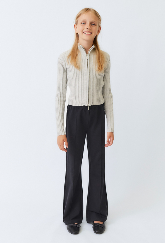 Czarne spodnie flare dziewczęce – cieplejszy model.