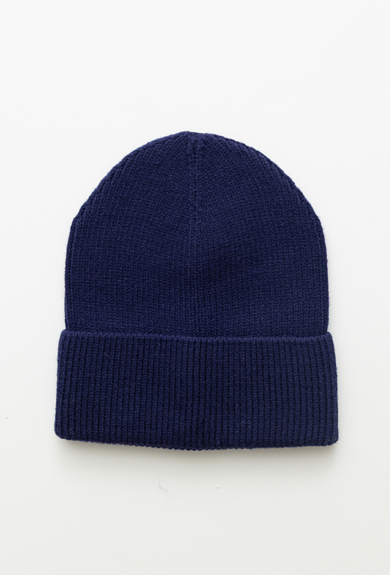 Cienka granatowa czapka dziecięca z wiskozy.