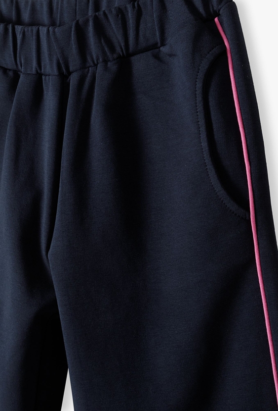 Spodnie dresowe dla dziewczynki z różowymi lampasami