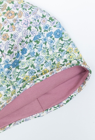 Cienka czapka dziewczęca w kwiaty