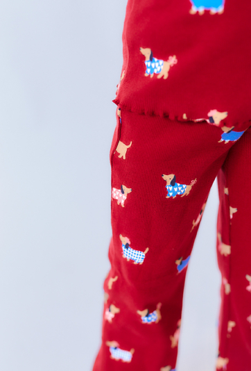 Czerwone spodnie dzianinowe w pieski – prążkowana dzianina.