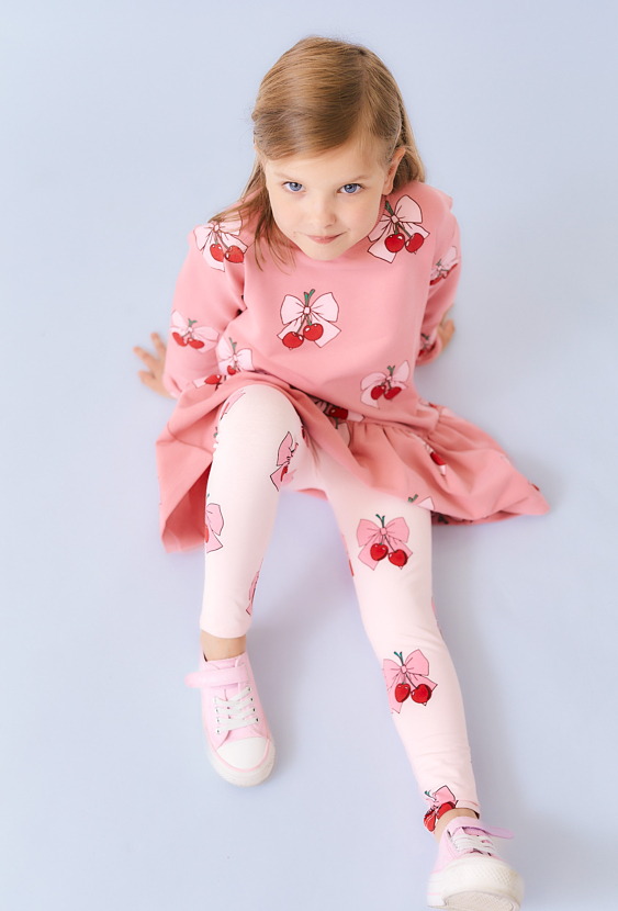 Różowe legginsy dziewczęce