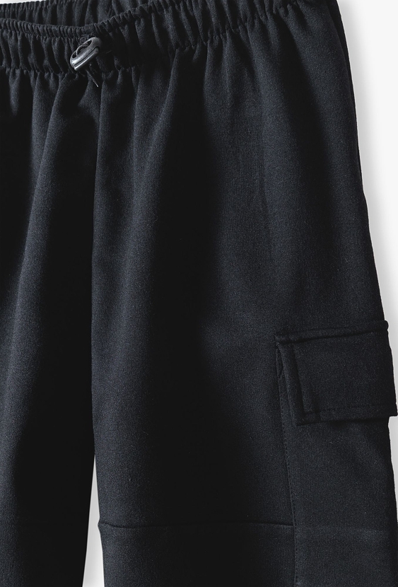 Czarne spodnie dziewczęce typu cargo