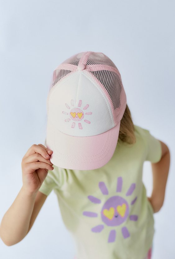 Różowa czapka z daszkiem dla dziewczynki