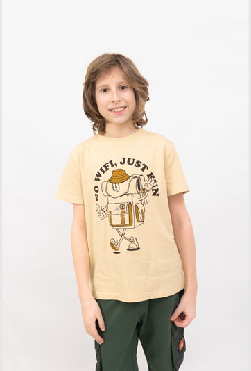 Koszulka chłopięca regular z nadrukiem plecaka