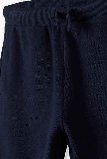 Granatowe spodnie dresowe pique dla chłopca - 5.10.15.