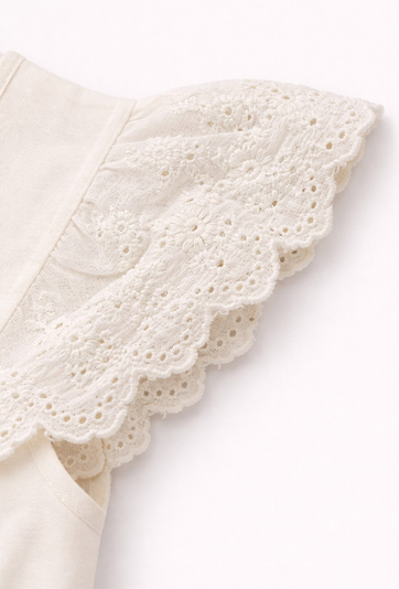 Koszulka dla dziewczynki z ażurowymi rękawkami