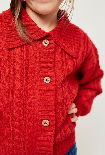 Czerwony kardigan z grubej dzianiny