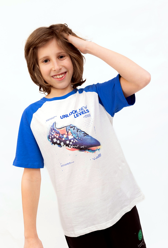 Koszulka chłopięca z raglanowym rękawem i piłkarskim nadrukiem