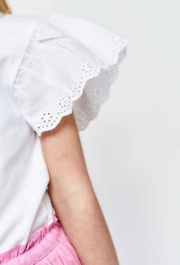 T-shirt dziewczęcy z ozdobnymi rękawami - biały