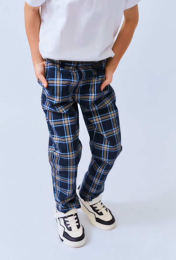 Granatowe chłopięce spodnie w kratkę