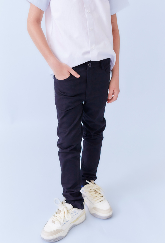 Czarne spodnie chłopięce slim, klasyczny fason