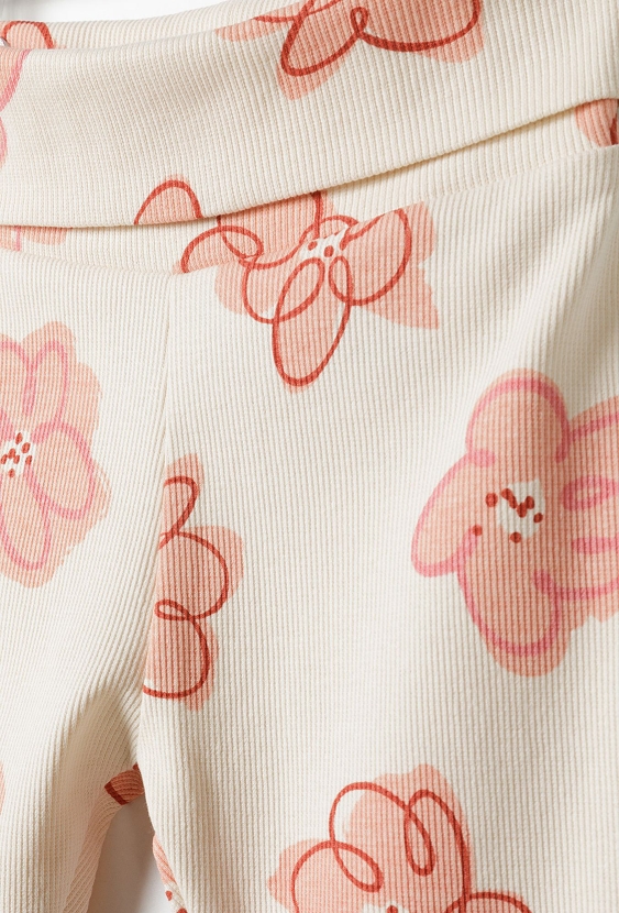 Legginsy niemowlęce w kwiaty z dzianiny prążkowanej