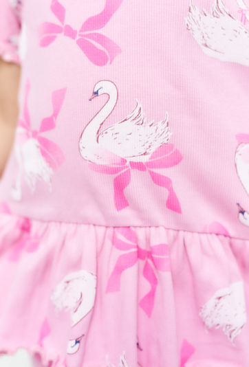 T-shirt dla dziewczynki - różowy w łabędzie