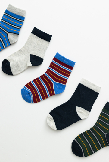 Skarpety chłopięce 5-pak szare i w paski.