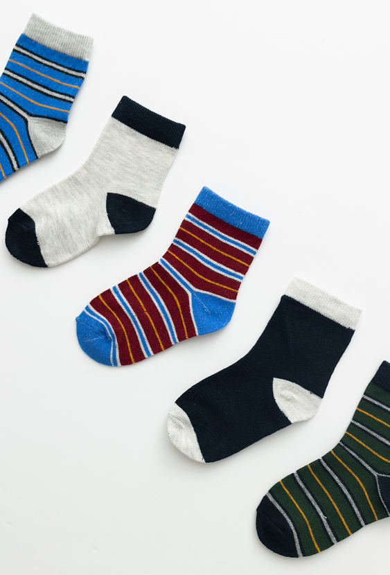 Skarpety chłopięce 5-pak szare i w paski.