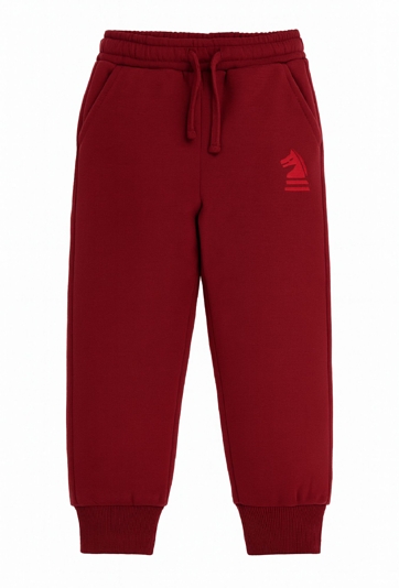 Czerwone spodnie dresowe dziecięce z haftem szachowym.