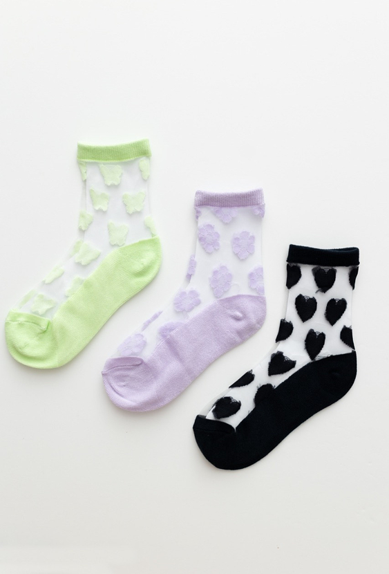 Trzy pary dziewczęcych skarpetek
