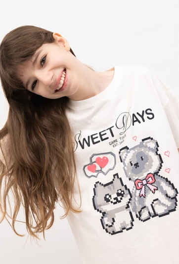 T-shirt dziecięcy oversize „Sweet Days” z nadrukiem kotów