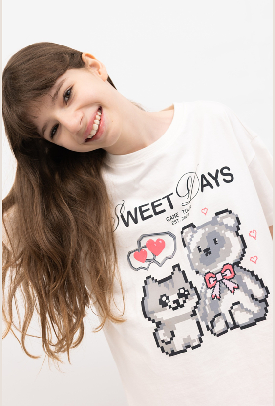 T-shirt dziecięcy oversize „Sweet Days” z nadrukiem kotów