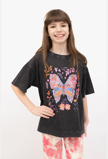 Koszulka oversize z efektem sprania i kolorowym motylem
