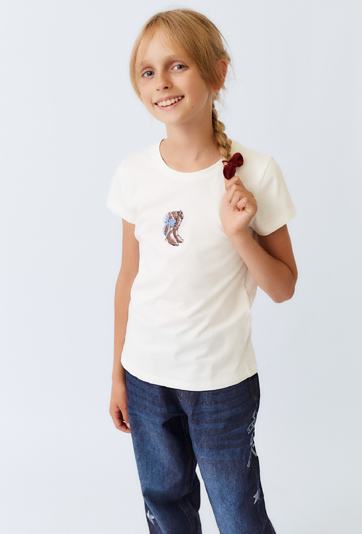 Koszulka dziewczęca ecru z drobnym nadrukiem wodnym.