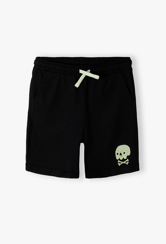 Szorty dla chłopca – spodenki z nadrukiem czaszki