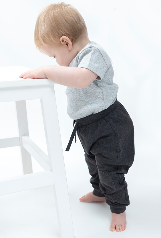 Grafitowe spodnie dresowe dla niemowlaka - 5.10.15.