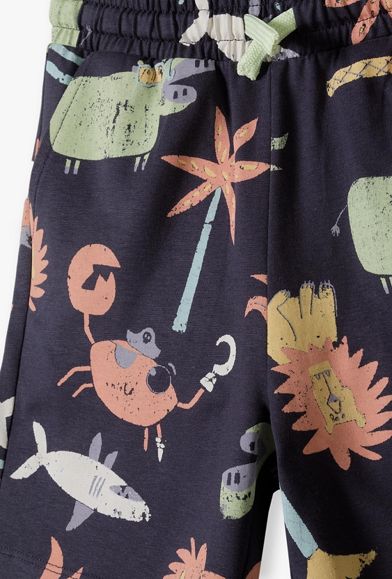 Szorty chłopięce „Wild Safari” –  z nadrukiem zwierząt