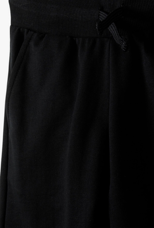 Czarne spodnie dresowe dla chłopca