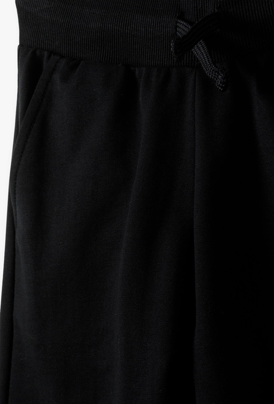 Czarne spodnie dresowe dla chłopca