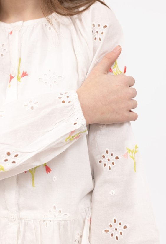 Koszula ażurowa z haftowanymi kwiatuszkami – długi rękaw