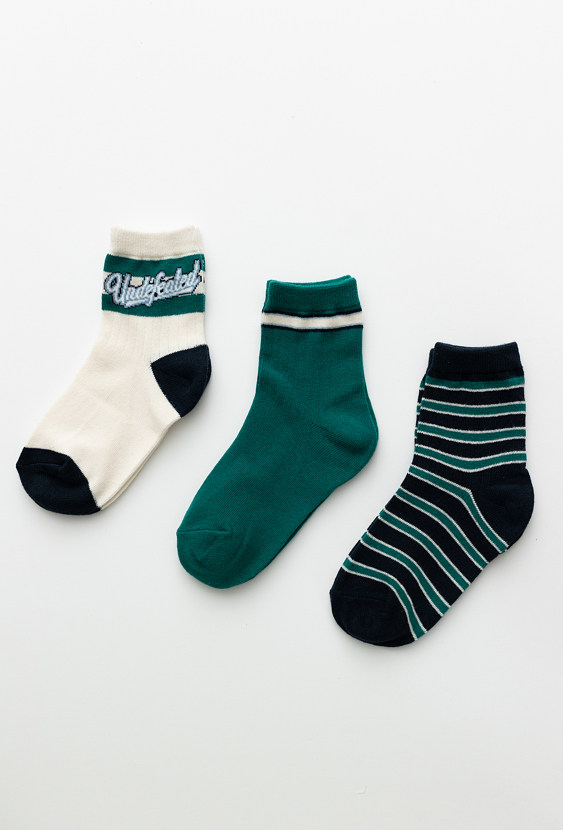 Skarpety chłopięce 3-pak – zielone i w paski.