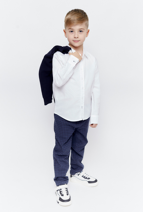 Klasyczne spodnie chłopięce w kratkę