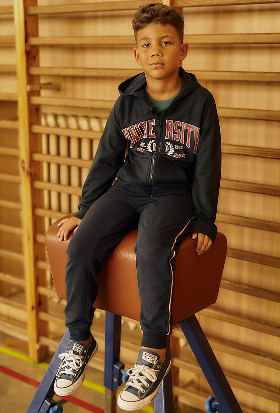 Granatowe spodnie dresowe dla chłopca - regular - Lincoln&Sharks